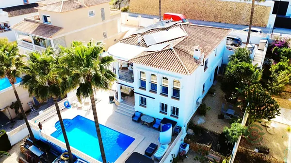 Casa de 0,0729 ha en venta en Polop, Alicante