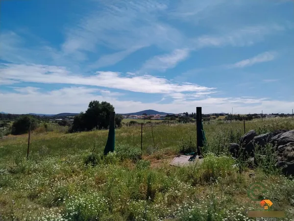 Finca rústica de 1,03 ha en venta en Aljucén, Badajoz