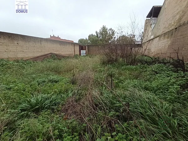 Terreno urbano de 0,0382 ha en venta en Mérida, Badajoz