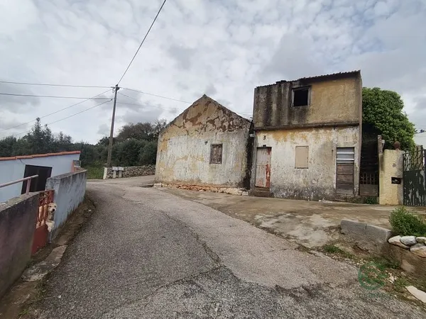 Casa de 0,0236 ha en venta en Porto de mós, Leiria