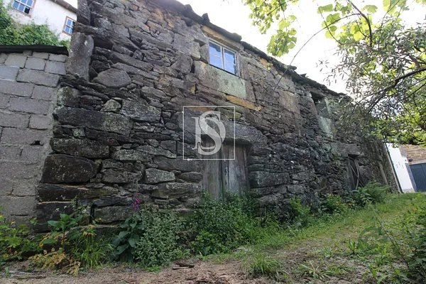 Casa de 0,125 ha en venta en Amarante, Porto