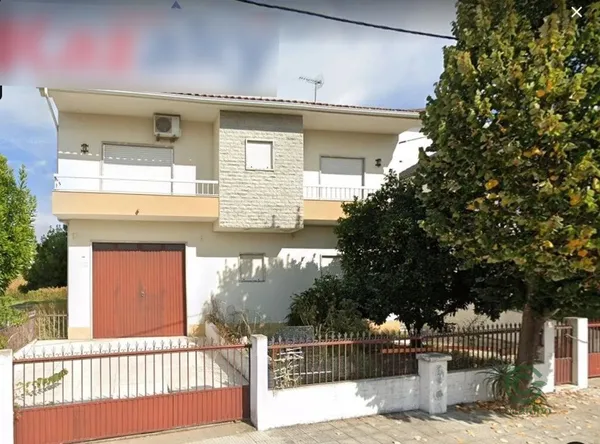 House of 0,06 ha for sale in Santarém