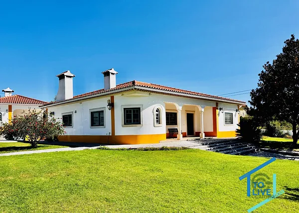 Casa de 0,2 ha en venta en Tomar, Santarém