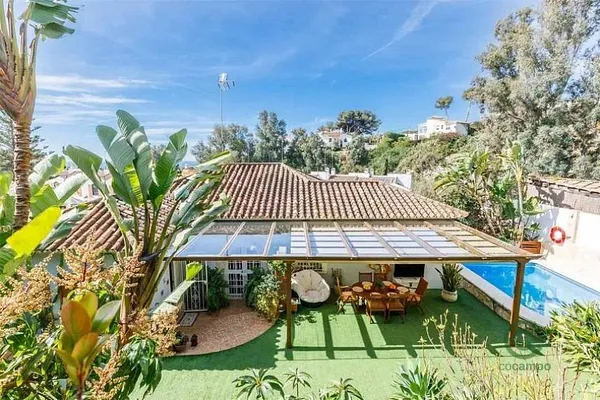 Casa de 0,065 ha en venta en Benajarafe, Malaga