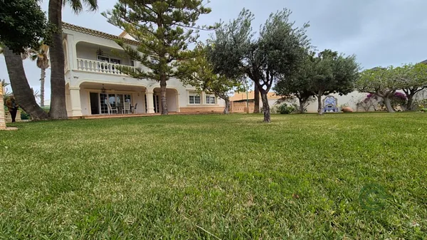 Casa de 0,1445 ha en venta en Cabo roig, Alicante