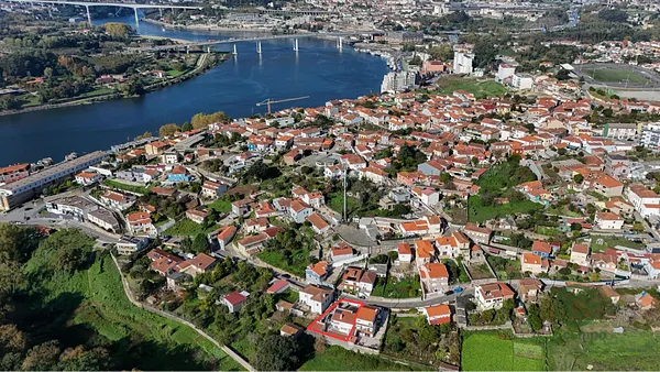 Casa de 0,0375 ha en venta en Gondomar, Porto