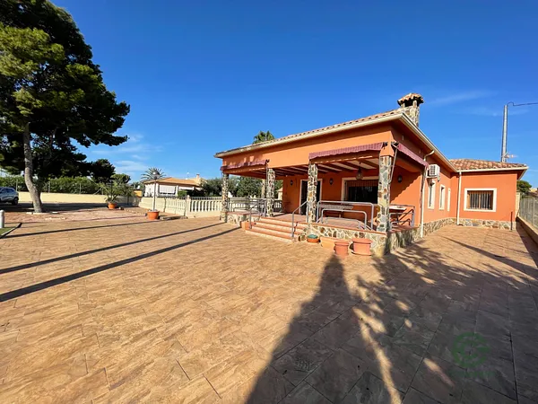 Casa de 0,2 ha en venta en Peña las aguilas, Alicante