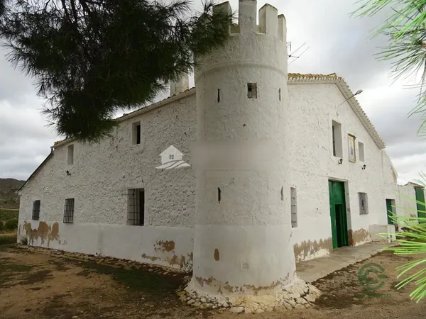Finca rústica de 315 ha en venta en Yecla, Murcia