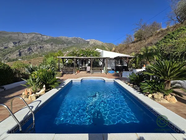 Finca de recreo de 1,5985 ha en venta en Canillas de aceituno, Malaga