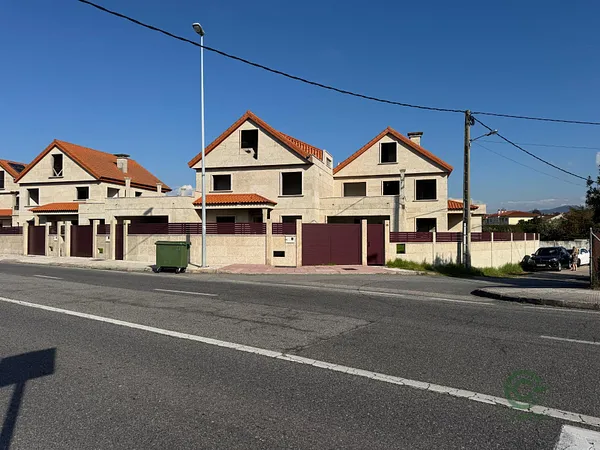 Casa de 0,0374 ha en venta en Baiona, Pontevedra