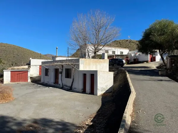 Finca rústica de 0,55 ha en venta en Senes, Almeria