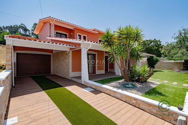 Casa de 0,046 ha per a venda a Leiria