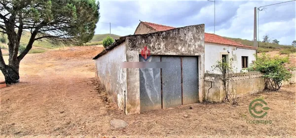 Finca rústica de 14,325 ha en venta en Monchique, Faro