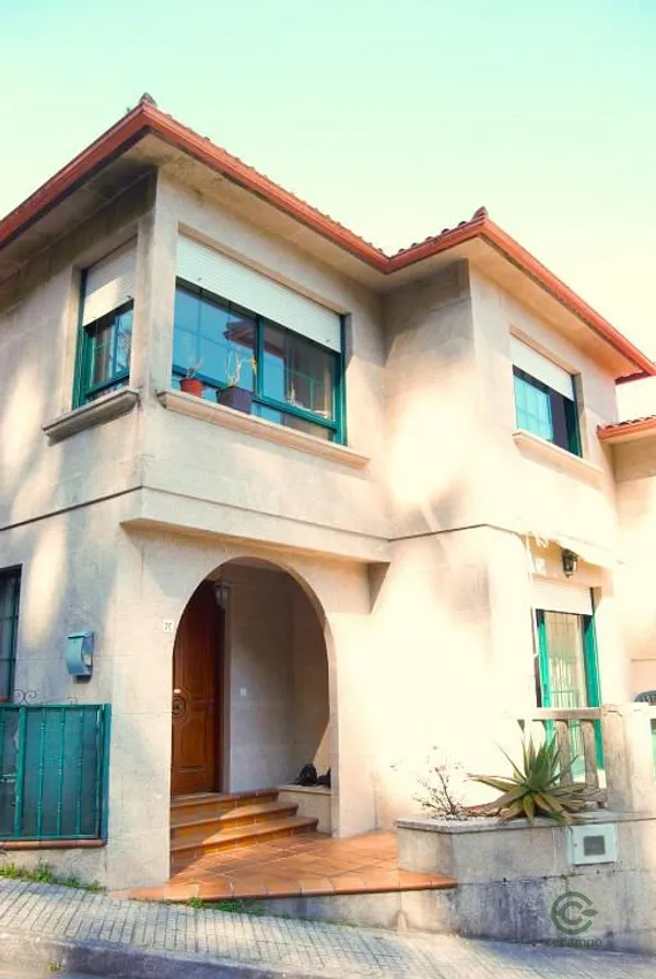 Casa de 0,01 ha en venta en Poio, Pontevedra