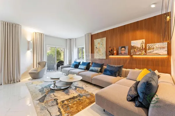 Casa de 0,0264 ha en venta en Lagos, Algarve