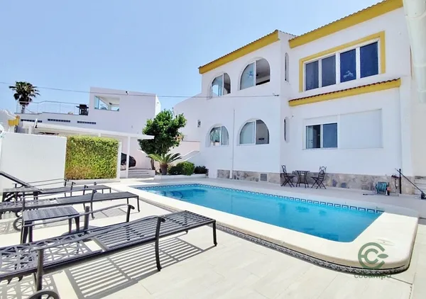 Casa de 0,0625 ha en venta en San miguel de salinas, Alicante