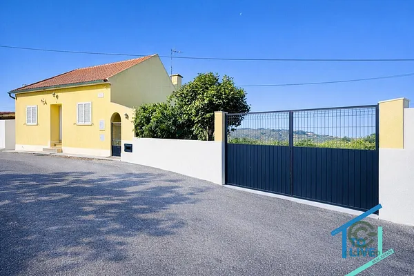 Casa de 0,0123 ha en venta en Tomar, Santarém