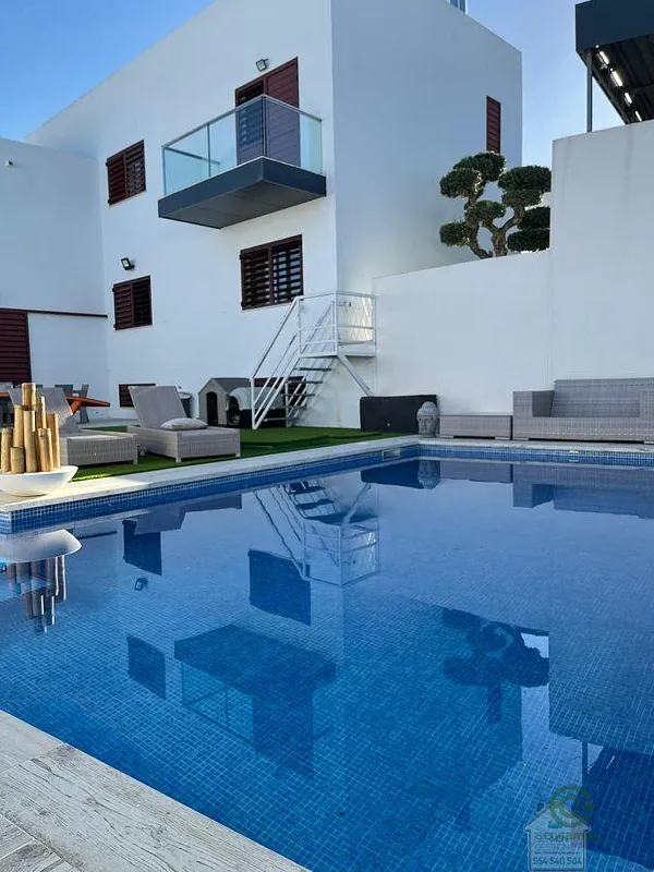 Casa de 0,0329 ha en venta en Dos hermanas, Sevilla