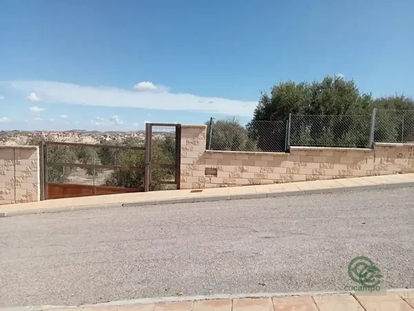 Terreno urbano de 0,16 ha en venta en Jaén
