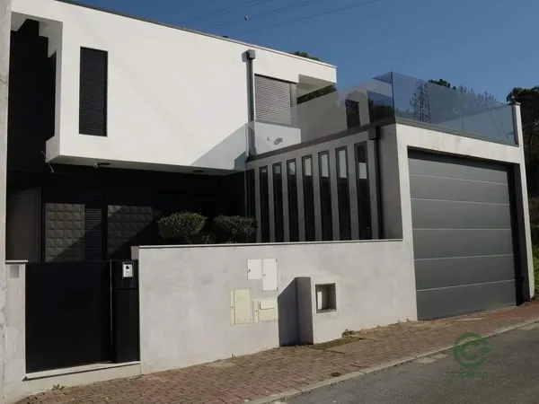Casa de 0,0343 ha en venta en Braga, Braga
