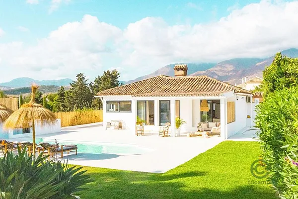 Casa de 0,1762 ha en venta en Estepona, Malaga