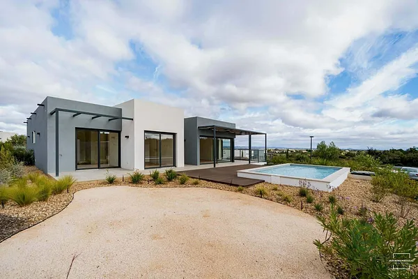 Casa de 0,009 ha en venta en Estômbar e parchal, Algarve