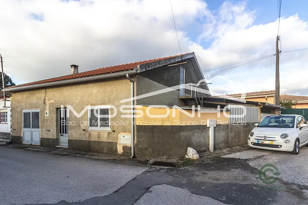 Casa de 0,015 ha en venta en Porto de mós, Leiria