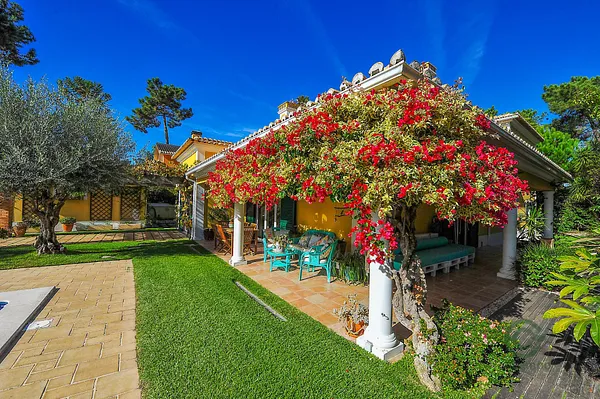 Casa de 0,1028 ha en venta en Seixal, Setúbal