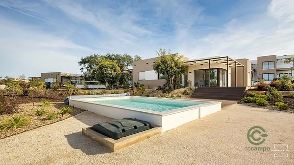 Casa de 0,009 ha en venta en Estômbar e parchal, Algarve