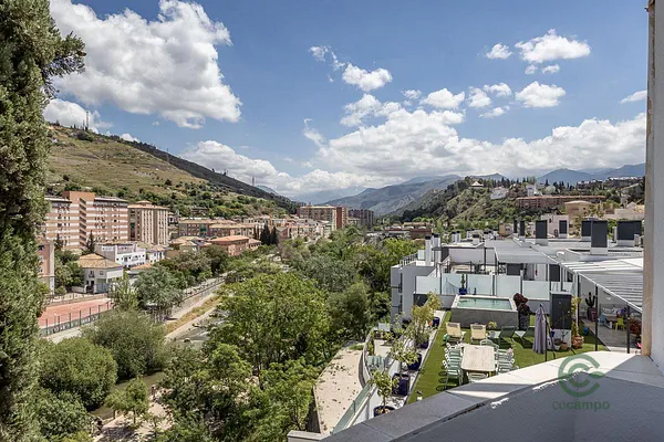Casa de 0,0321 ha en venta en Granada, Granada