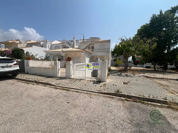 Casa de 0,0233 ha en venta en Silves, Faro