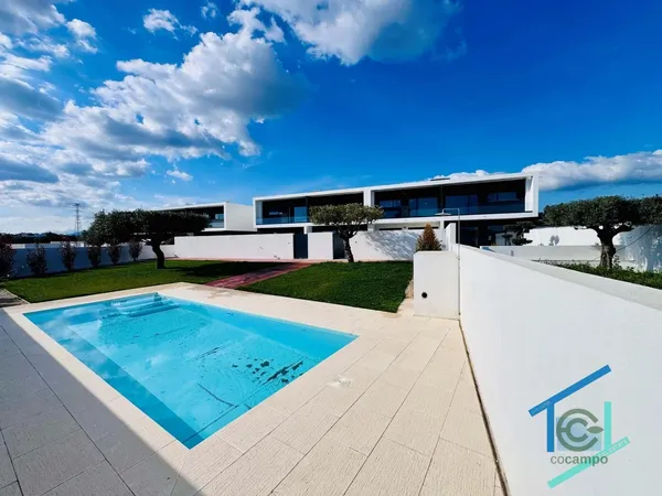 Casa de 0,057 ha en venta en Entroncamento, Santarém