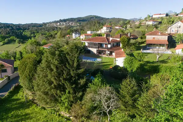 Casa de 0,1676 ha en venta en Coura, Viana do castelo