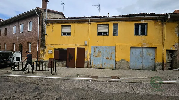 Casa de 0,01 ha per a venda a Palència
