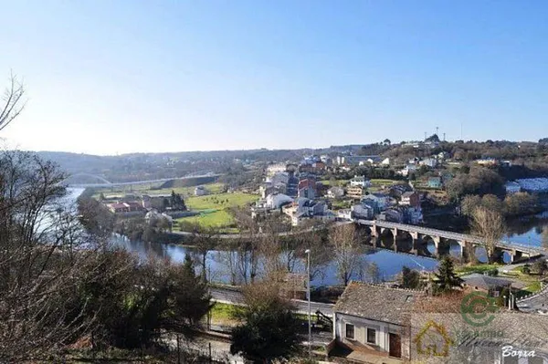 Terreno urbano de 0,07 ha en venta en Lugo, Lugo