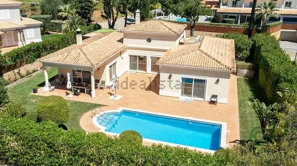 Casa de 0,1036 ha en venta en Loulé, Faro