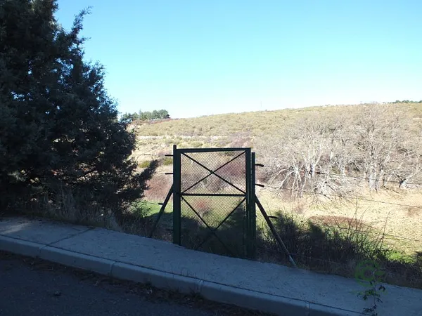 Terreno urbano de 0,1 ha en venta en Peguerinos, Ávila