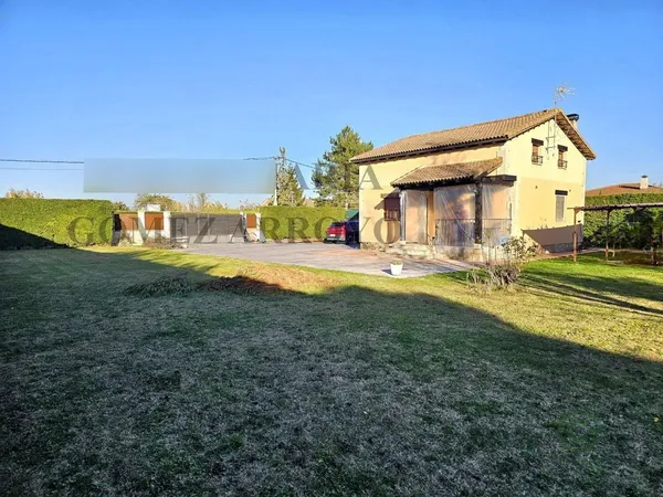 Casa de 0,12 ha en venta en Husillos, Palencia