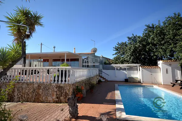 Casa de 0,073 ha en venta en Boliqueime, Algarve