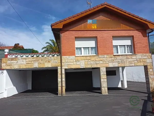Casa de 0,06 ha en venta en Gijon, Asturias