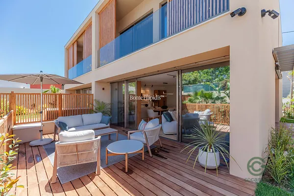 Casa de 0,0216 ha en venta en Carcavelos e parede, Lisboa