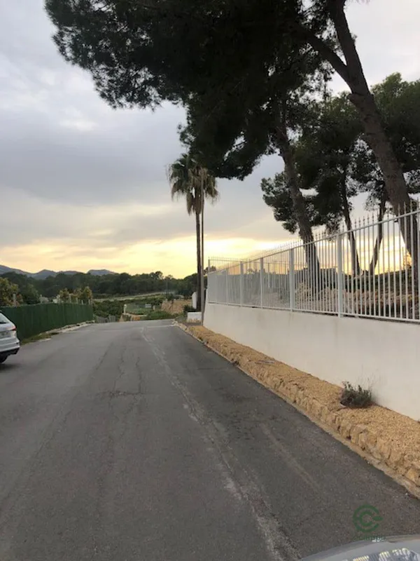 Finca agrícola de 1,18 ha en venta en Alfaz del pi, Alicante