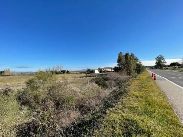 Terreno urbano de 1,41 ha en venta en Cáceres