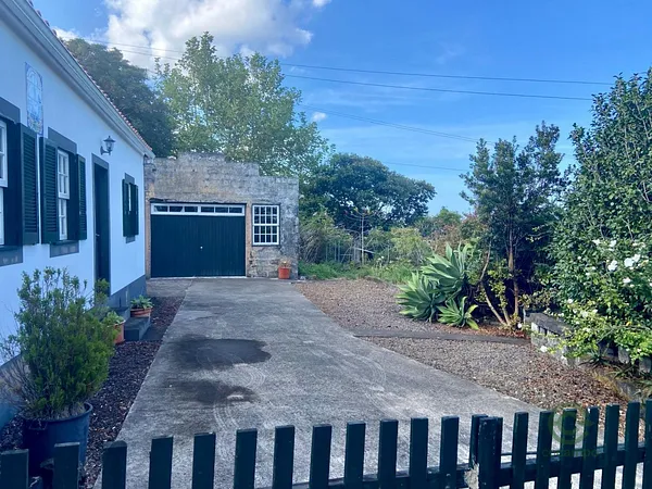Casa de 0,1604 ha en venta en São roque do pico, Açores