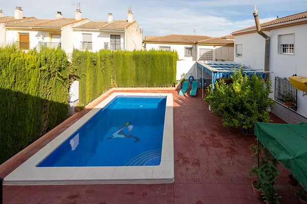 Casa de 0,0462 ha en venta en Cijuela, Granada