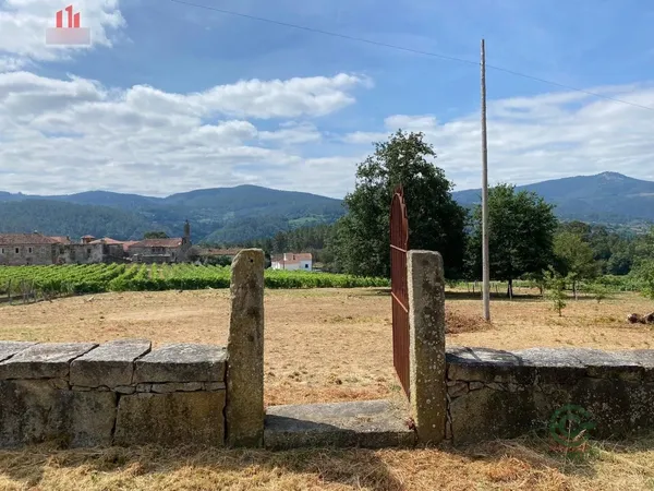 Terreno urbano de 0,4 ha en venta en Castrelo de miño, Orense