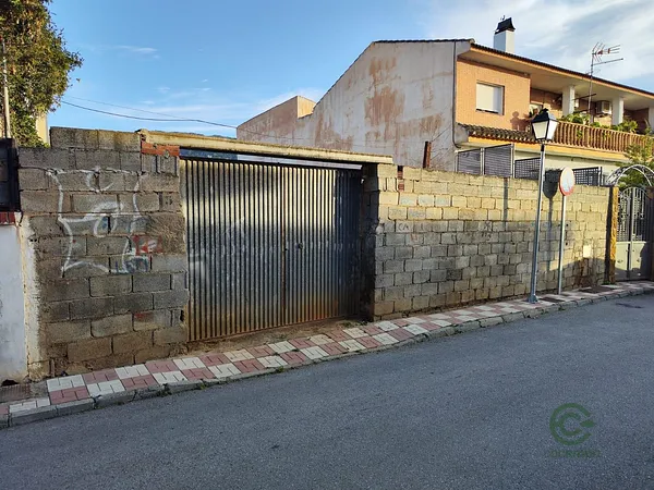 Terreno urbano de 0,0342 ha en venta en Dilar, Granada