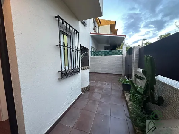 Casa de 0,0198 ha en venta en Bormujos, Sevilla