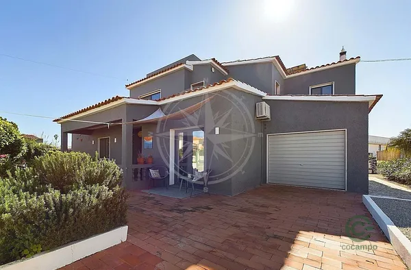 Casa de 0,0682 ha en venta en Olhão, Algarve