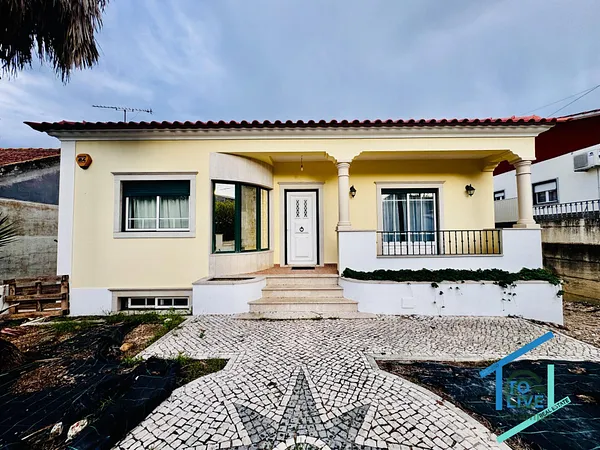 Casa de 0,0641 ha en venta en Tomar, Santarém